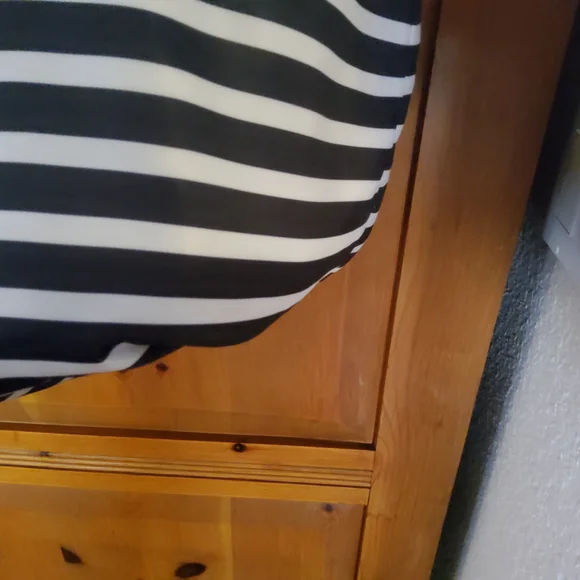 Kate Spade Black and White Stripe Barbara Duffle GUC - Picture 9 of 15